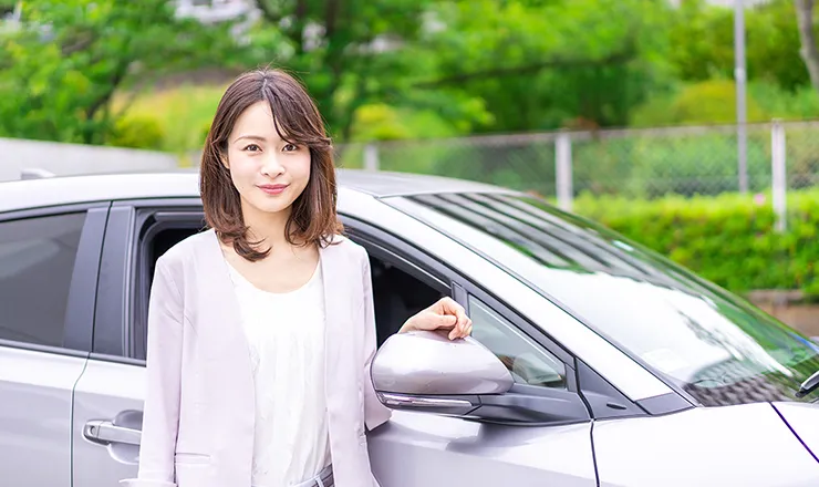 車と持ち主の女性